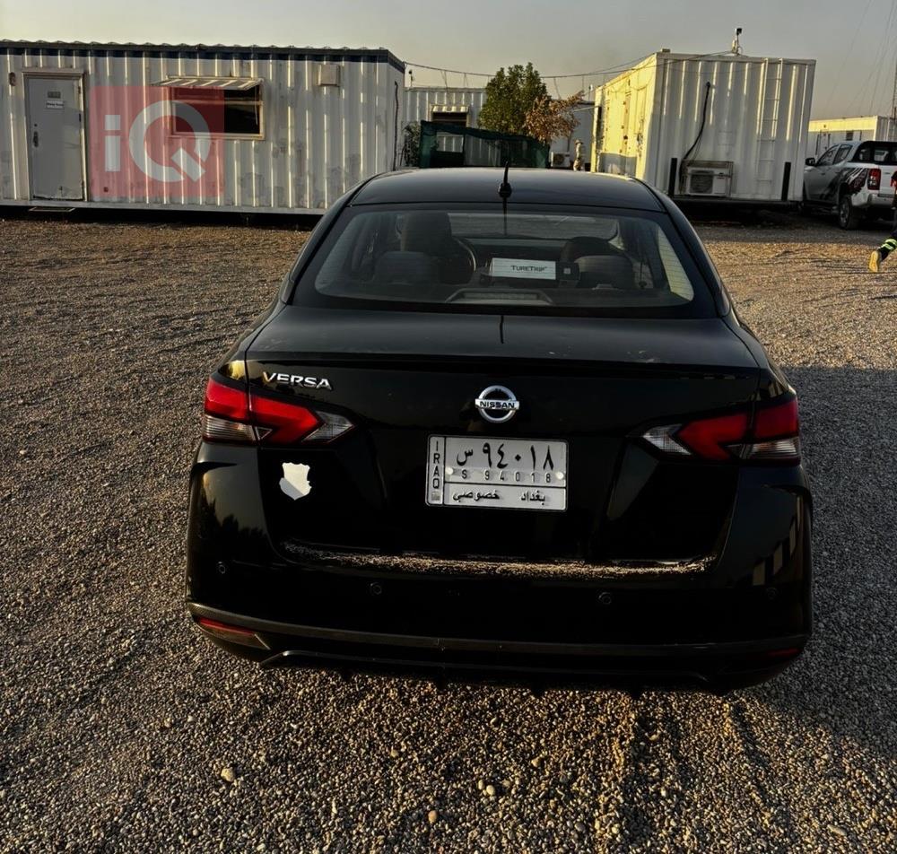 نيسان فيرسا